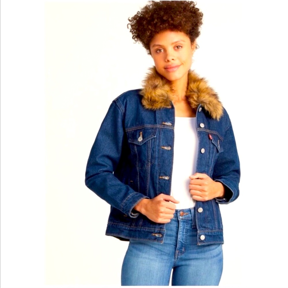 Levi's Faux Fur Collar Ex Boyfriend
Trucker Jacket